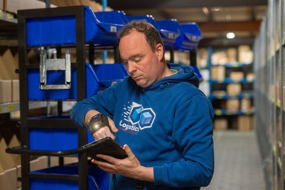 producten scannen in het magazijn van Jos Heeren
